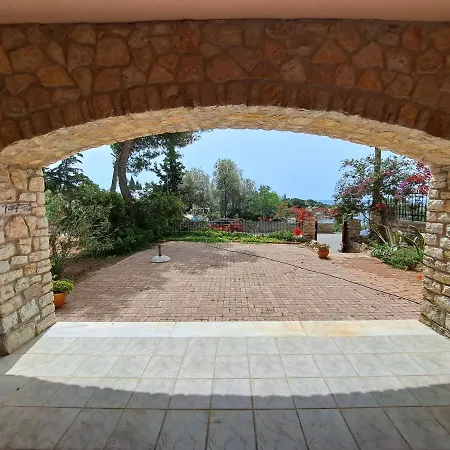 Archos Beachfront Studio